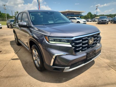 Used 2025 Honda Pilot EX-L image 3