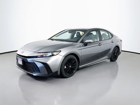 Used 2025 Toyota Camry SE FWD image 2