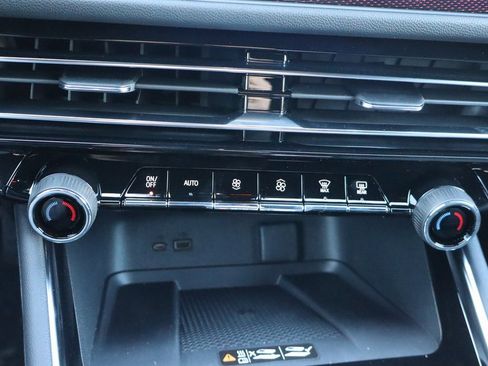 New 2026 Chevrolet Traverse Z71 w/ Enhanced Driving Package image 12