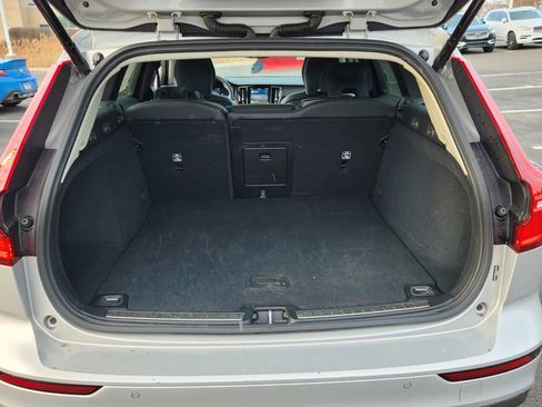 Used 2025 Volvo V60 B5 Cross Country Plus image 15