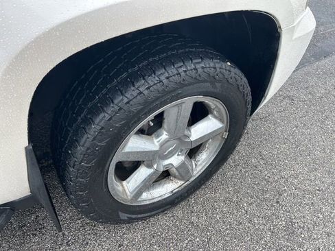 Used 2013 Chevrolet Avalanche LTZ AWD/4WD image 21