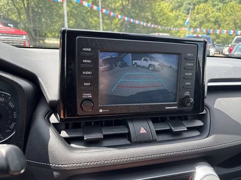 Used 2021 Toyota RAV4 LE FWD image 15