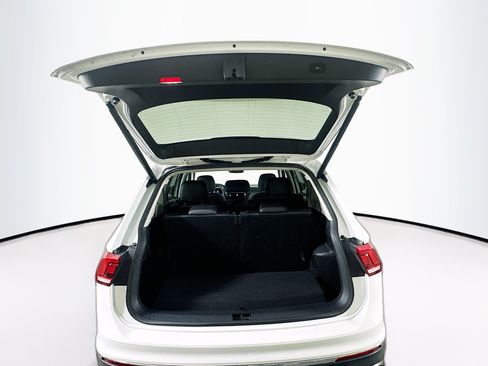 Used 2024 Volkswagen Tiguan SE FWD image 27