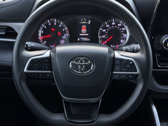 Used 2022 Toyota Highlander L AWD/4WD image 11