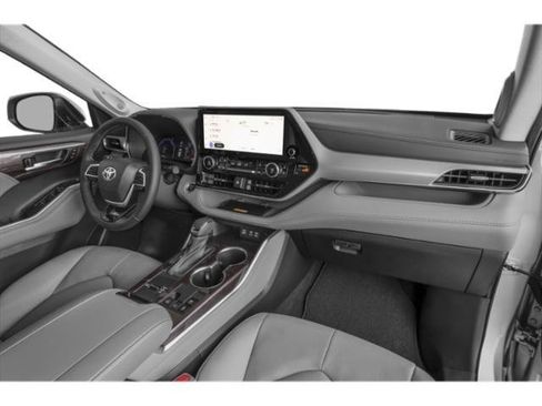 Used 2025 Toyota Highlander Platinum image 16