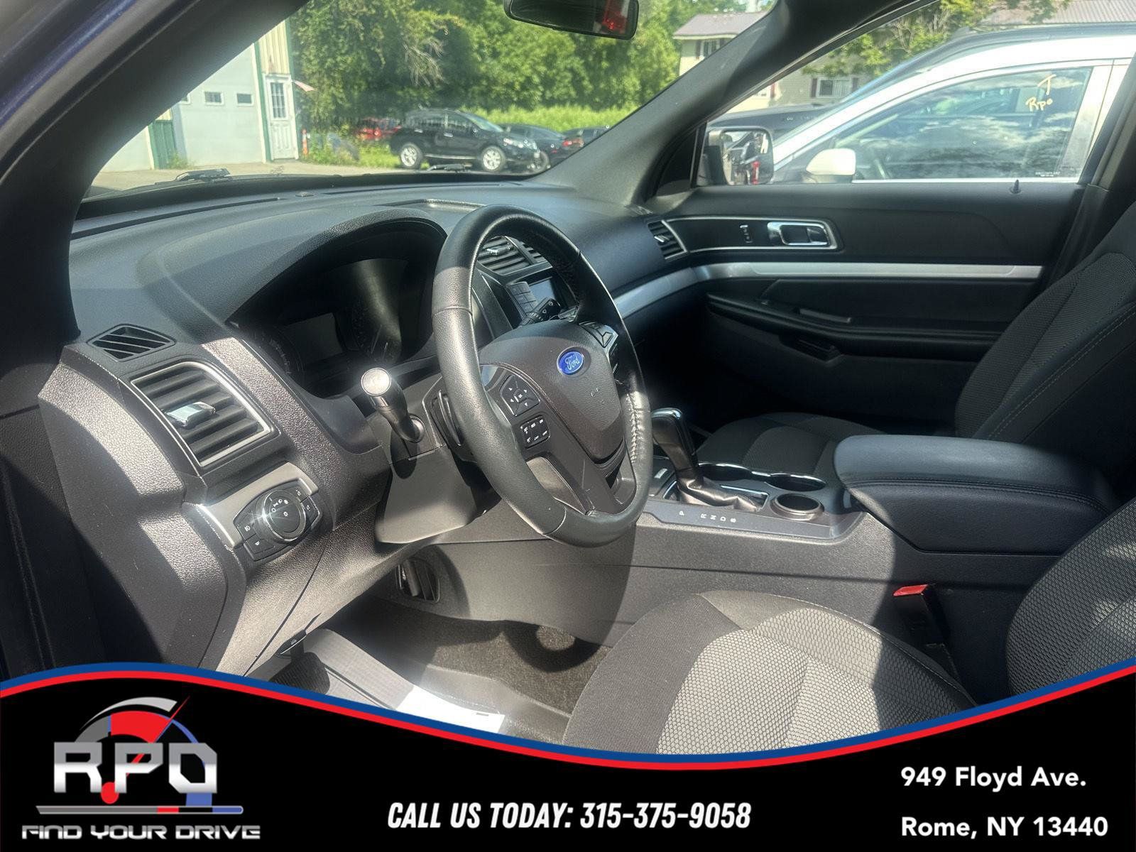Used 2017 Ford Explorer XLT FWD image 8