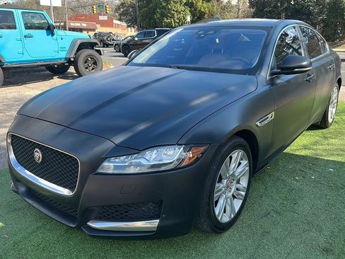Used 2017 Jaguar XF Premium image 3