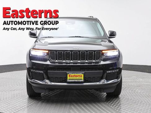 Used 2023 Jeep Grand Cherokee L Limited AWD/4WD image 2