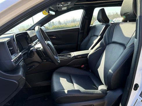 Certified 2025 Toyota Crown Signia Limited image 11