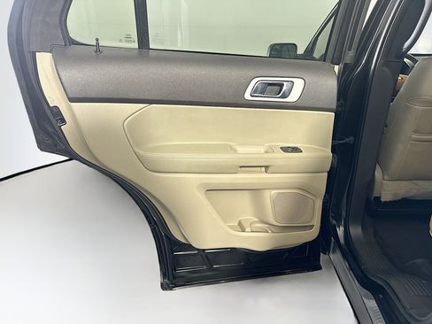 Used 2015 Ford Explorer XLT w/ Equipment Group 202B image 25