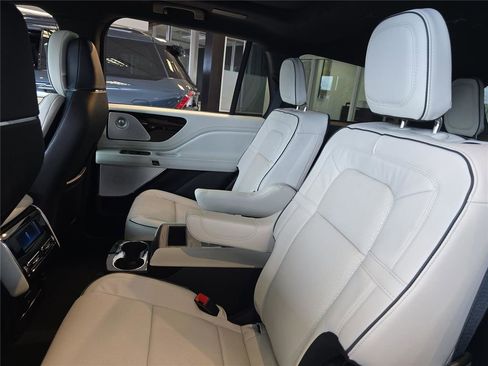 New 2026 Lincoln Aviator Black Label w/ Dynamic Handling Package AWD/4WD image 11