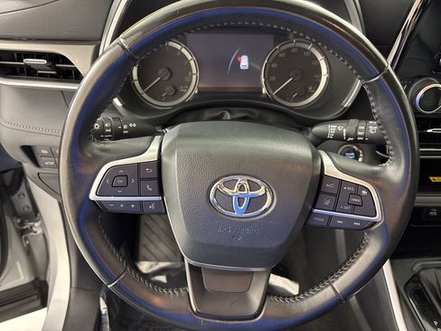 Used 2023 Toyota Highlander XLE AWD/4WD image 31