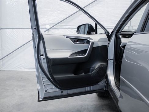 Used 2019 Toyota RAV4 XLE Premium w/ All Weather Liner Package image 17