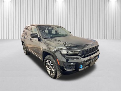 Used 2022 Jeep Grand Cherokee Trailhawk w/ Luxury Tech Group III image 2