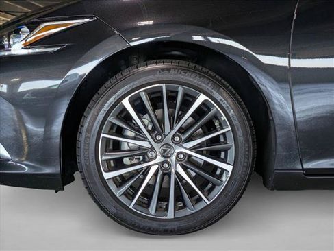 Used 2025 Lexus ES 300h w/ Premium Package FWD image 23