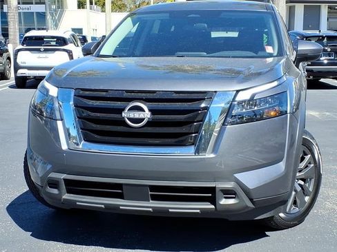 Used 2024 Nissan Pathfinder SV AWD/4WD image 2