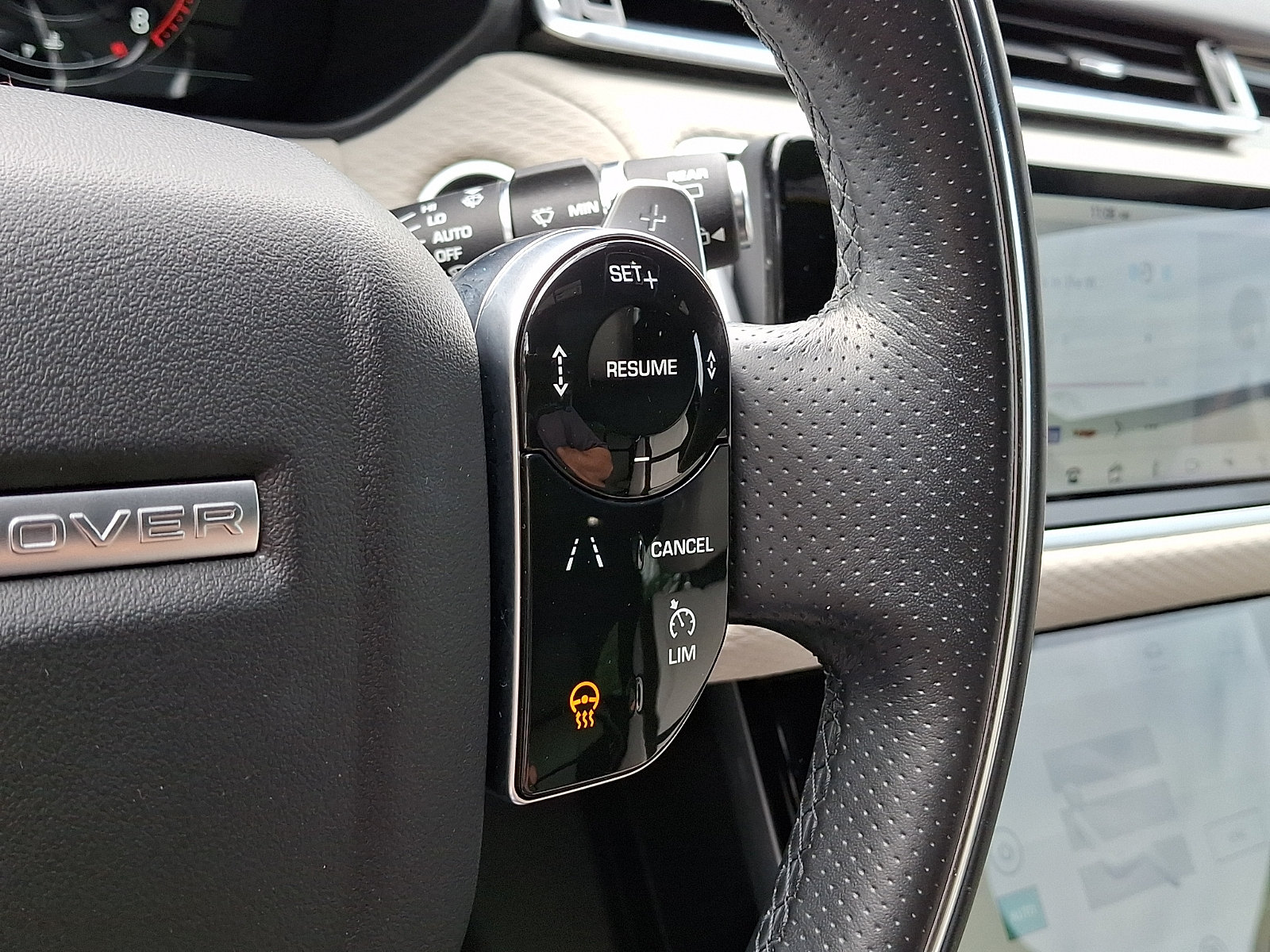 Used 2019 Land Rover Range Rover Velar R-Dynamic SE AWD/4WD image 20