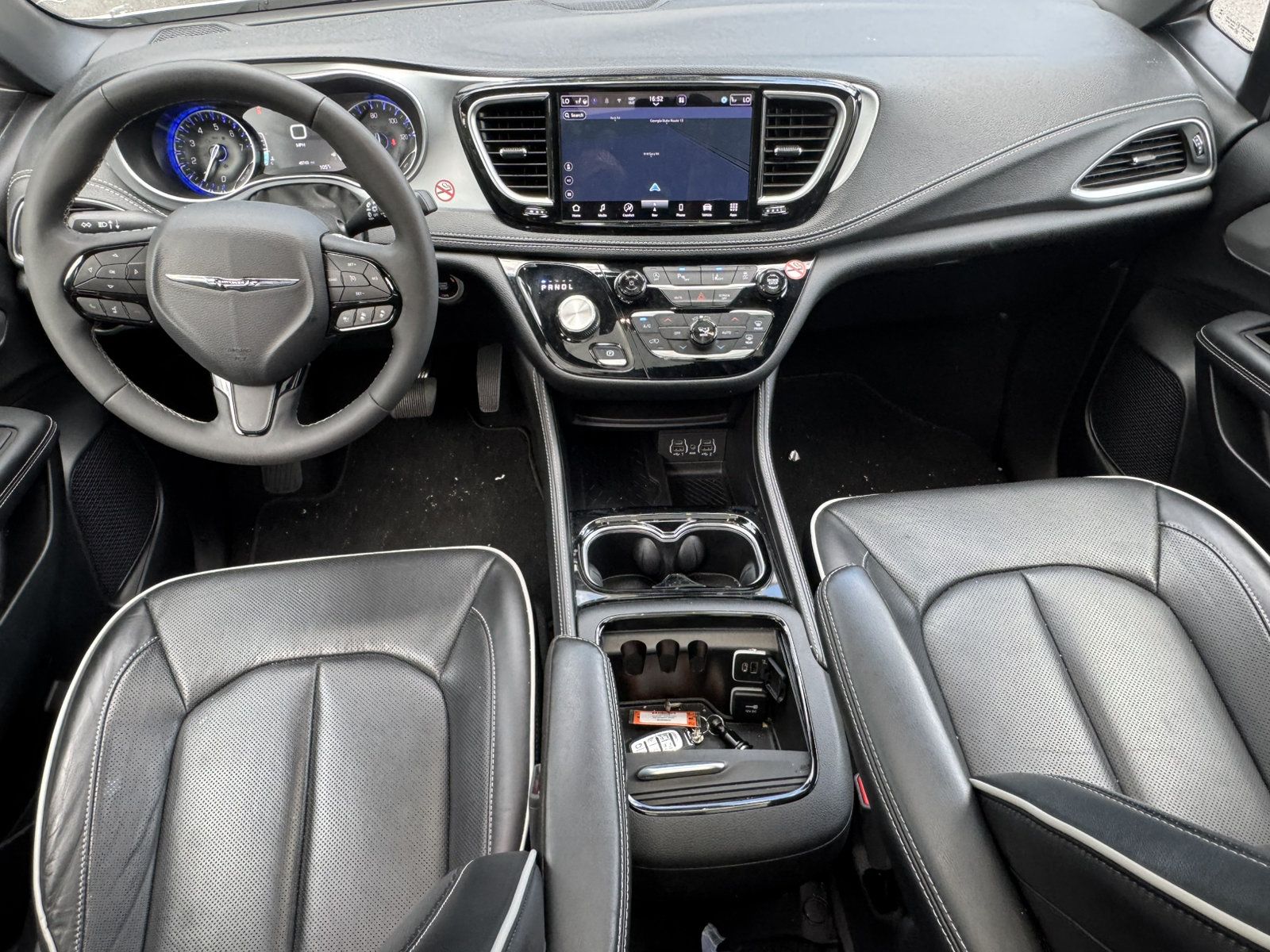 Used 2025 Chrysler Pacifica Limited FWD image 26