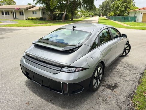Used 2024 Hyundai Ioniq 6 SE RWD image 16