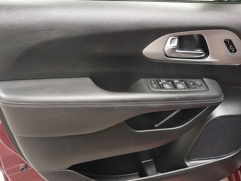 Used 2023 Chrysler Pacifica Limited w/ S Appearance Package image 24