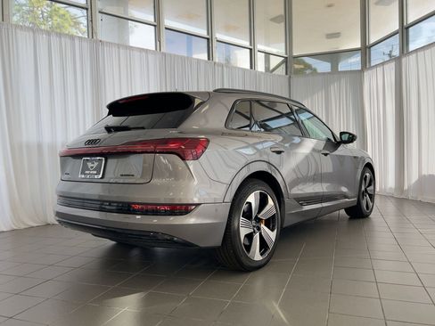 Used 2022 Audi e-tron Premium Plus w/ Premium Plus Package image 9