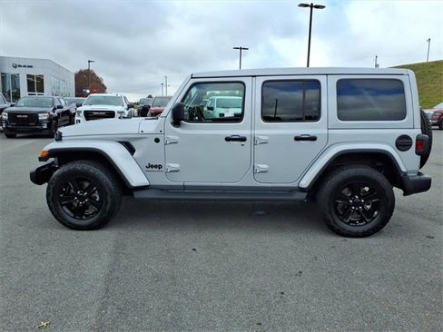 Used 2023 Jeep Wrangler Altitude image 7