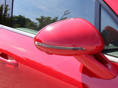 Used 2025 Porsche Macan image 15