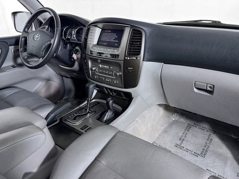 Used 2007 Toyota Land Cruiser image 32