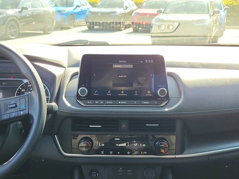 Used 2024 Nissan Rogue SV FWD image 19