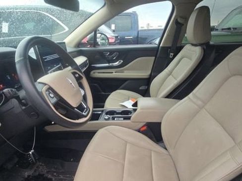 Used 2025 Lincoln Corsair Reserve w/ Rear Removable Package Tray image 5