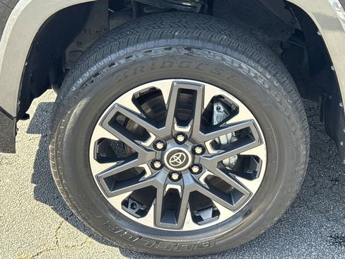 Used 2022 Toyota Tundra Limited AWD/4WD image 11