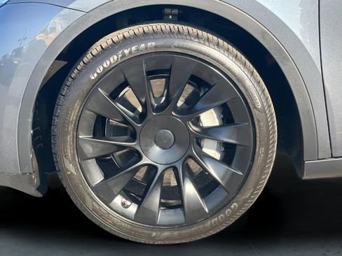Used 2023 Tesla Model Y Long Range image 24