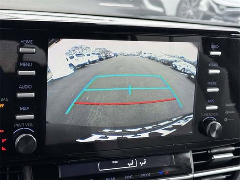 Used 2024 Toyota Sienna LE image 4