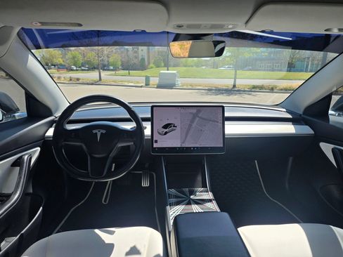 Used 2018 Tesla Model 3 Long Range image 9