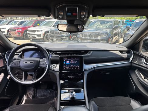 Used 2022 Jeep Grand Cherokee Altitude AWD/4WD image 29