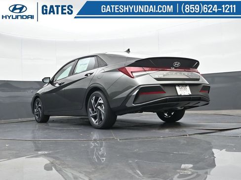 Used 2025 Hyundai Elantra Sport image 38