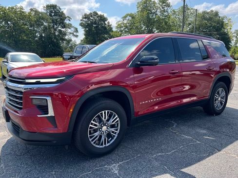Used 2025 Chevrolet Traverse LT w/ Driver Confidence Package FWD image 9