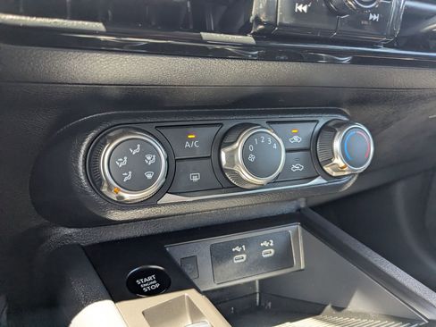 Used 2025 Nissan Kicks SV FWD image 18