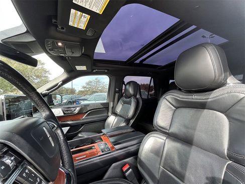 Used 2021 Lincoln Navigator Reserve w/ Luxury Package image 12