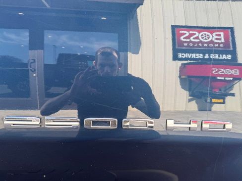 Used 2022 GMC Sierra 2500 SLE w/ X31 Off-Road Package image 22