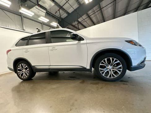 Used 2017 Mitsubishi Outlander ES FWD image 3