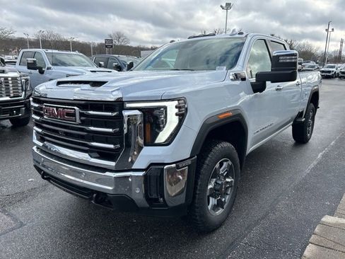 New 2026 GMC Sierra 3500 SLT image 3