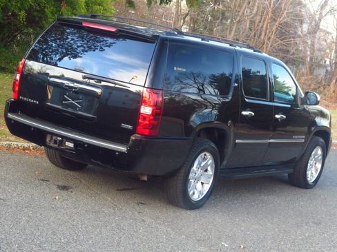 Used 2010 Chevrolet Suburban LTZ image 27