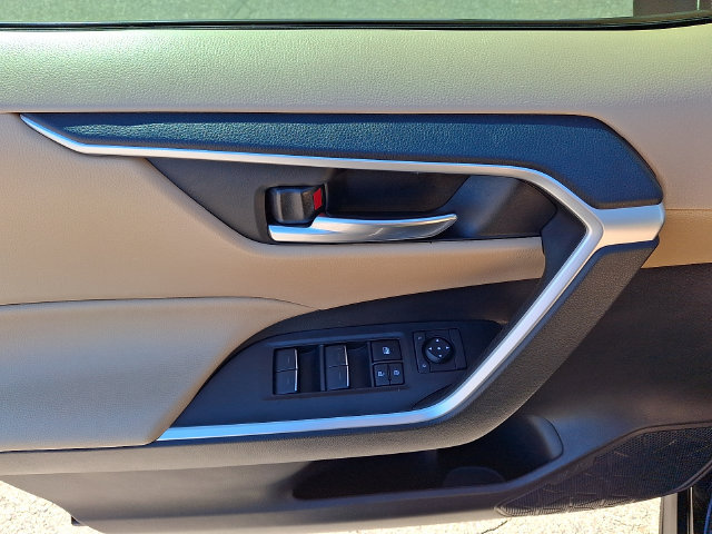 Used 2025 Toyota RAV4 XLE w/ Convenience Package FWD image 12