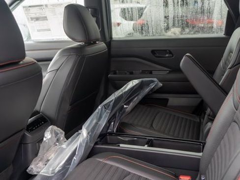 New 2026 Nissan Pathfinder SV image 8