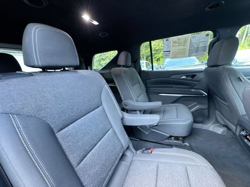 Used 2024 Chevrolet Traverse LT FWD image 29