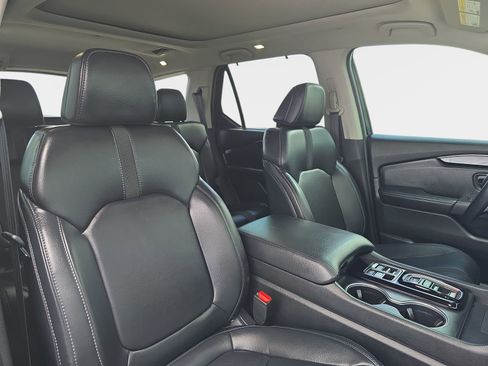 Certified 2025 Honda Pilot Touring image 12