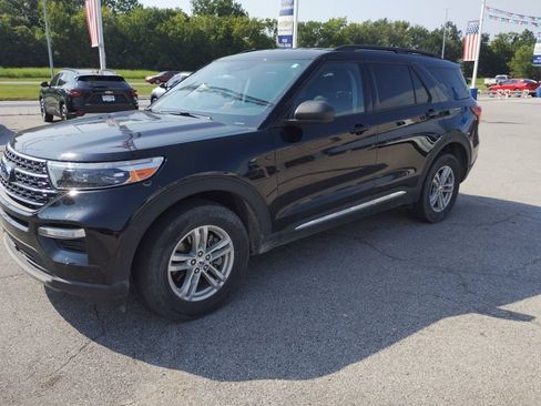 Used 2023 Ford Explorer XLT w/ Equipment Group 202A AWD/4WD image 1