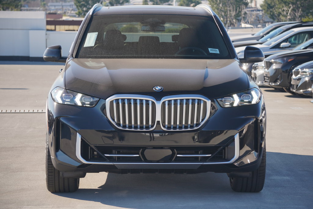 Used 2026 BMW X5 xDrive50e w/ Parking Assistance Package AWD/4WD image 2
