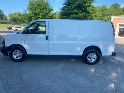 Used 2021 Chevrolet Express 2500 RWD image 2